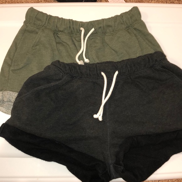 🌻H&M shorts bundle - Picture 4 of 8